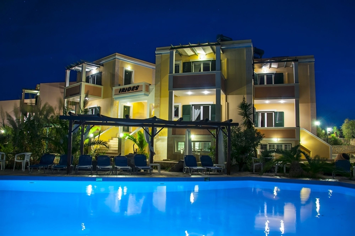 Imagen de la piscina del Apartamentos Irides Luxury Studios and Apartments. Foto 13