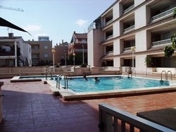 Imagen de la piscina del Apartamentos Irta Playa 3000. Foto 6