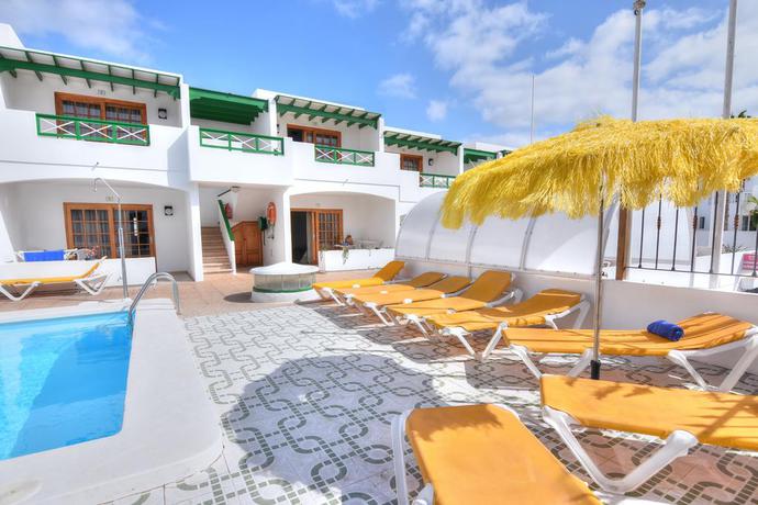 Imagen de la piscina del Apartamentos Isabel, Puerto del Carmen. Foto 14