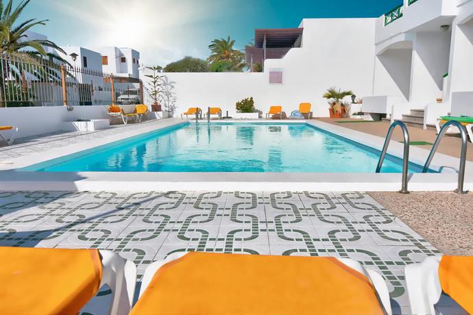 Imagen de la piscina del Apartamentos Isabel, Puerto del Carmen. Foto 15