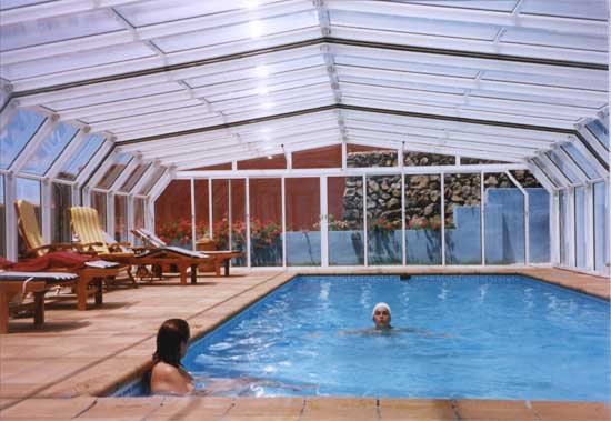 Imagen de la piscina del Apartamentos Isla Encantada. Foto 5