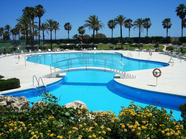 Imagen de la piscina del Apartamentos Islantur Las Américas. Foto 14