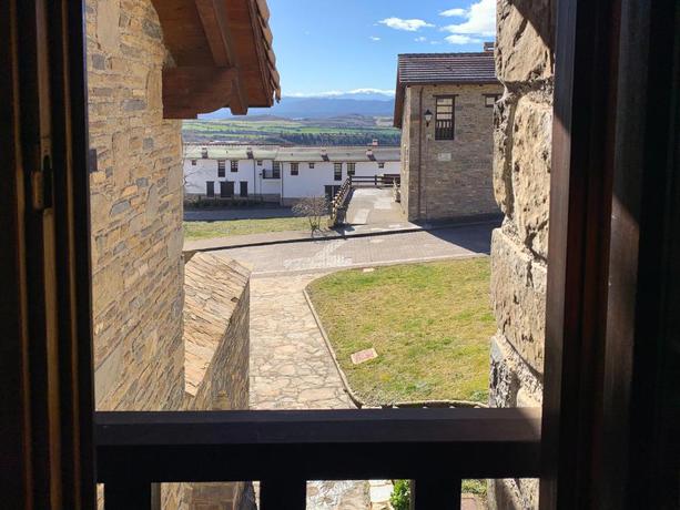 Imagen de los exteriores del Apartamentos Jaca Mirador de Badaguas 3000. Foto 13