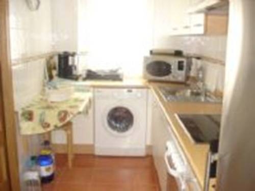 Imagen de los exteriores del Apartamentos Jaca, Pirineo Aragonés. Foto 3