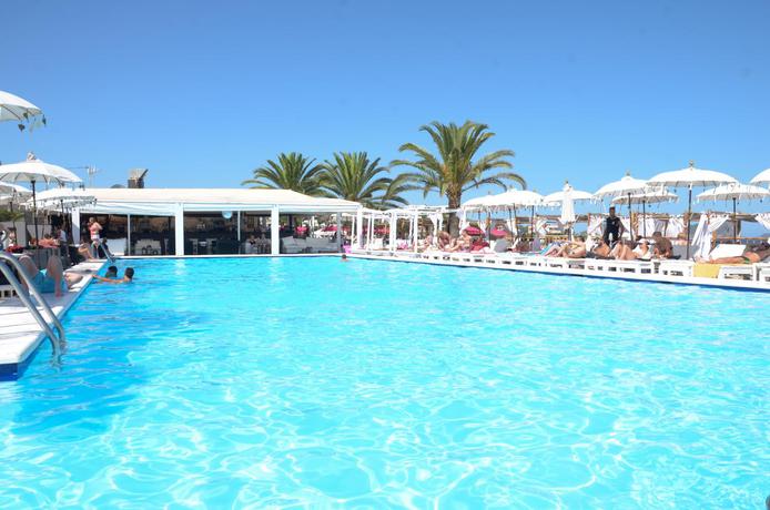 Imagen general del Apartamentos Jacaranda, Playa es Caná. Foto 4