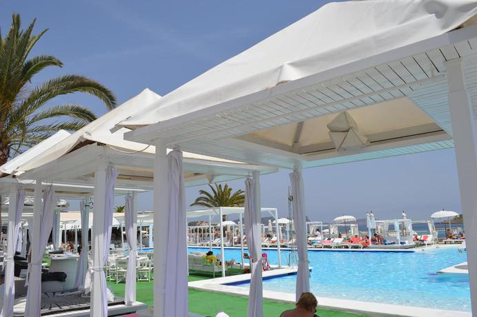 Imagen general del Apartamentos Jacaranda, Playa es Caná. Foto 7