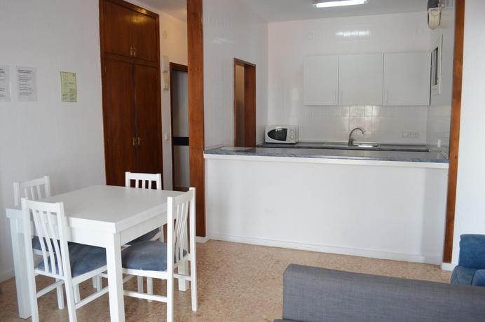 Imagen general del Apartamentos Jacaranda, Playa es Caná. Foto 9