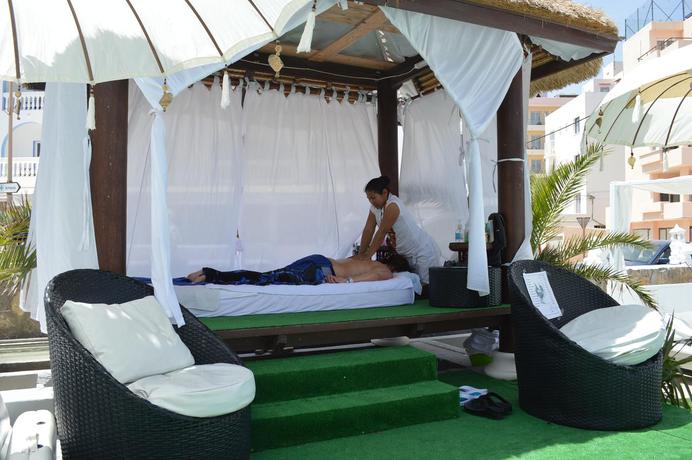 Imagen general del Apartamentos Jacaranda, Playa es Caná. Foto 10