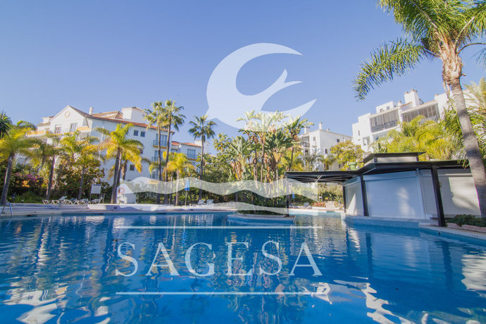 Imagen de la piscina del Apartamentos Jardines De Las Golondrinas. Foto 30