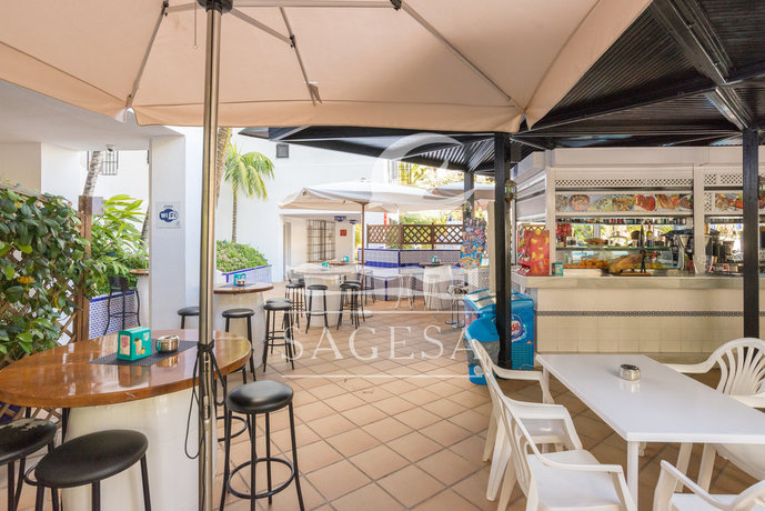 Imagen del bar/restaurante del Apartamentos Jardines De Las Golondrinas. Foto 4