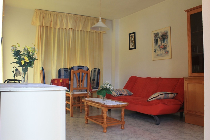 Imagen del bar/restaurante del Apartamentos Jesus Benidorm. Foto 2