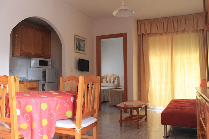 Imagen del bar/restaurante del Apartamentos Jesus Benidorm. Foto 3