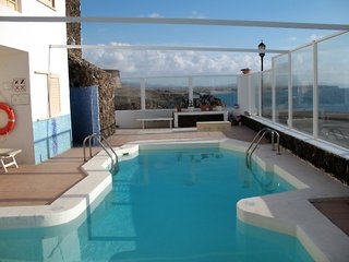Imagen de la piscina del Apartamentos Juan Benitez. Foto 6