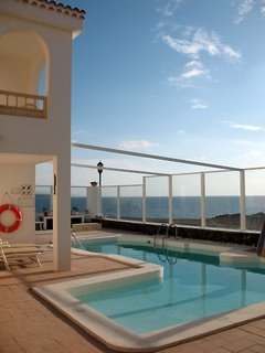 Imagen de la piscina del Apartamentos Juan Benitez. Foto 7