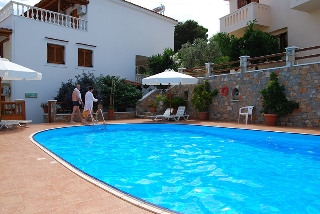 Imagen de la piscina del Apartamentos Kalithea Studios. Foto 10