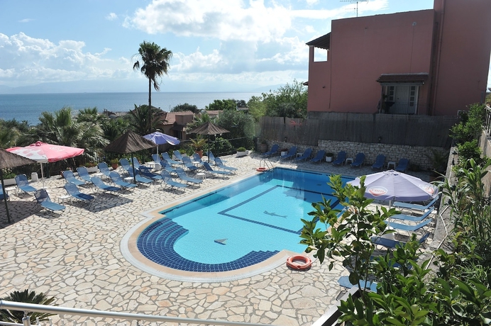 Imagen de la piscina del Apartamentos Kerkyra Beach Apartments. Foto 17