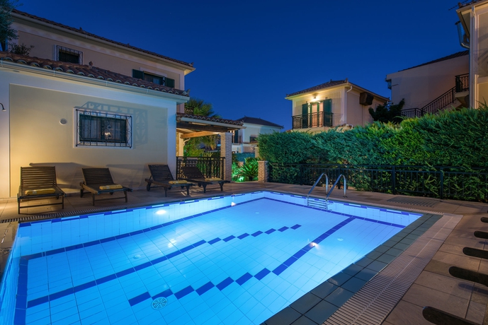 Imagen de la piscina del Apartamentos Kookis Village. Foto 15