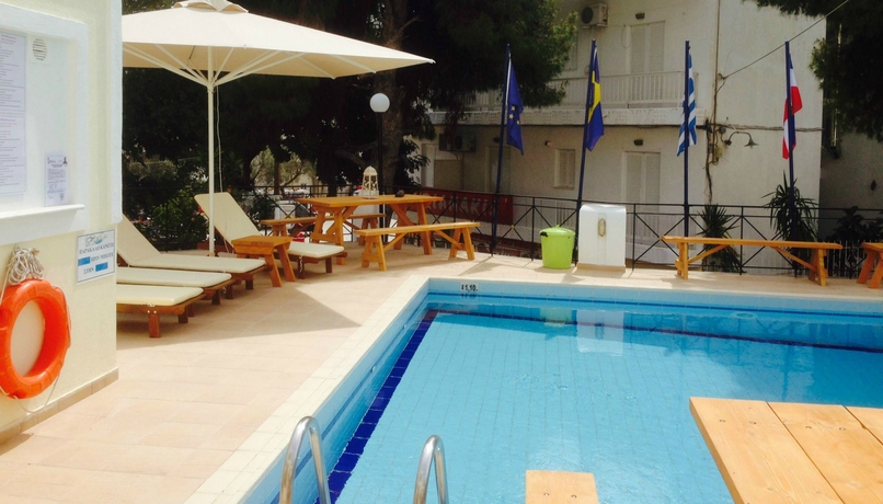 Imagen de la piscina del Apartamentos Kostis Villas. Foto 12