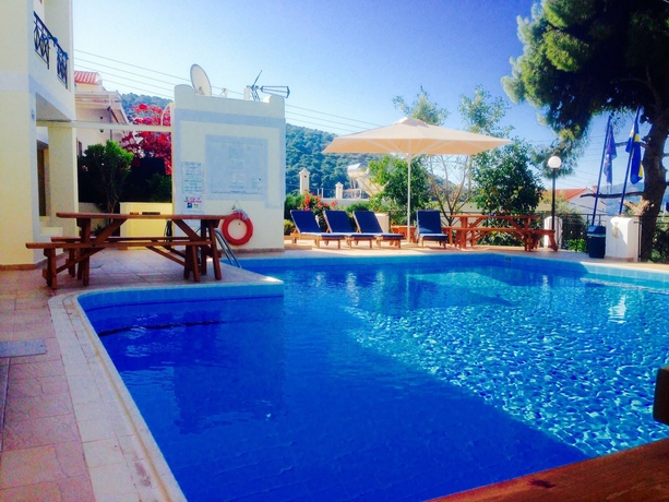 Imagen de la piscina del Apartamentos Kostis Villas. Foto 13