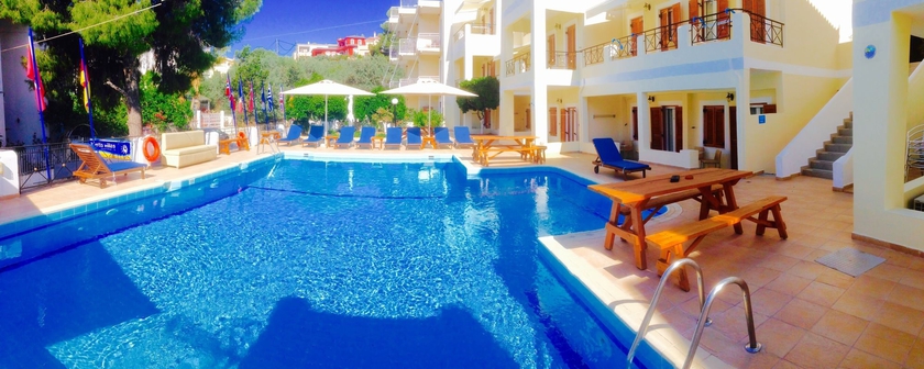 Imagen de la piscina del Apartamentos Kostis Villas. Foto 14
