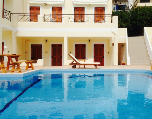 Imagen de la piscina del Apartamentos Kostis Villas. Foto 15