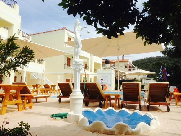 Imagen de la piscina del Apartamentos Kostis Villas. Foto 16