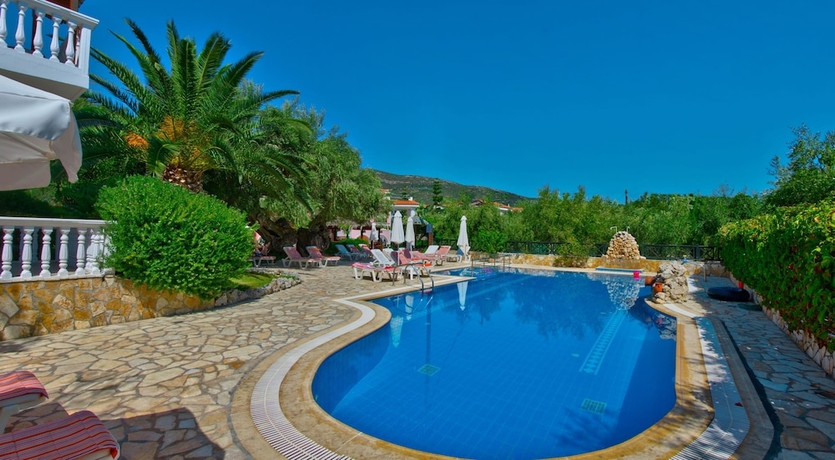 Imagen de la piscina del Apartamentos Kyprianos. Foto 14