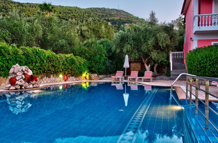 Imagen de la piscina del Apartamentos Kyprianos. Foto 15