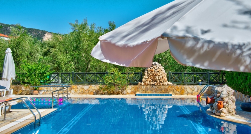 Imagen de la piscina del Apartamentos Kyprianos. Foto 19