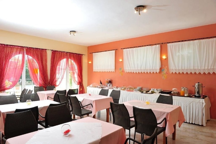 Imagen del bar/restaurante del Apartamentos Kyprianos. Foto 2