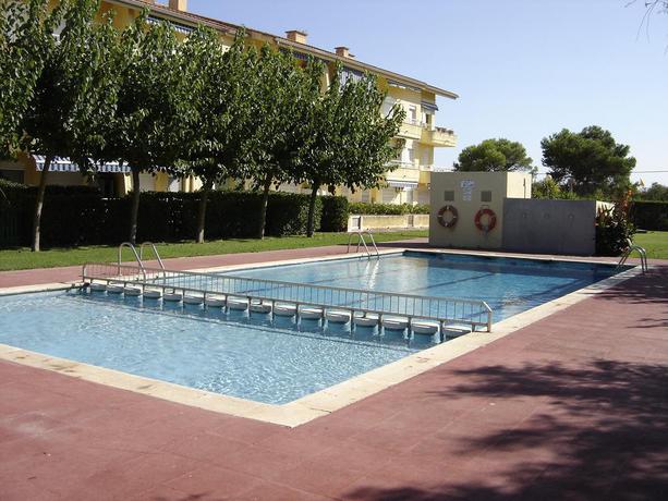 Imagen de la piscina del Apartamentos LAS DALIAS APARTAMENTOS. Foto 5