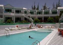 Imagen de la piscina del Apartamentos LAS ORQUIDEAS. Foto 19