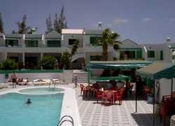 Imagen de la piscina del Apartamentos LAS ORQUIDEAS. Foto 20