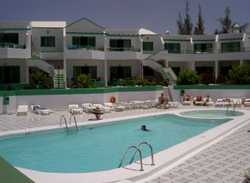 Imagen de la piscina del Apartamentos LAS ORQUIDEAS. Foto 21