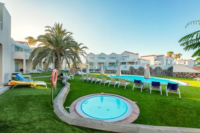 Imagen de la piscina del Apartamentos LIVVO Koala Garden, Maspalomas. Foto 10