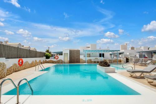 Imagen general del Apartamentos LIVVO Mar Azul - Adults Only. Foto 2