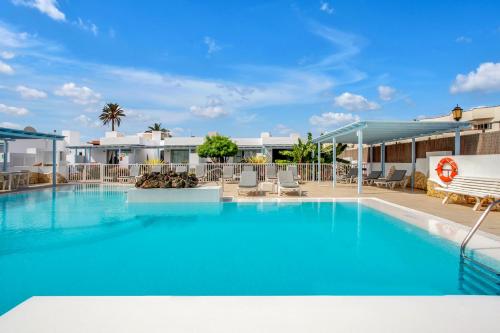 Imagen general del Apartamentos LIVVO Mar Azul - Adults Only. Foto 4
