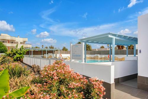 Imagen general del Apartamentos LIVVO Mar Azul - Adults Only. Foto 17