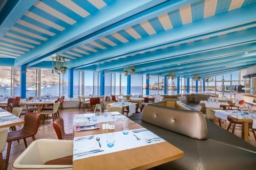Imagen de los interiores del Apartamentos LIVVO Puerto de Mog&aacute;n, Playa de Mog&aacute;n. Foto 16