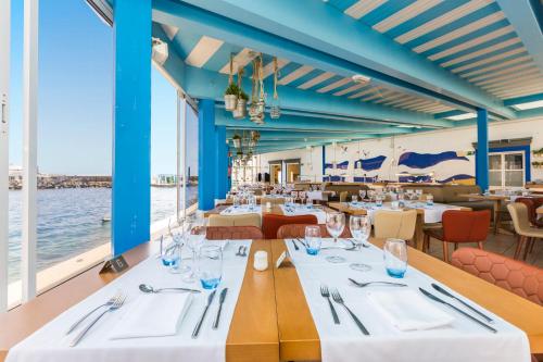 Imagen de los exteriores del Apartamentos LIVVO Puerto de Mog&aacute;n, Playa de Mog&aacute;n. Foto 14