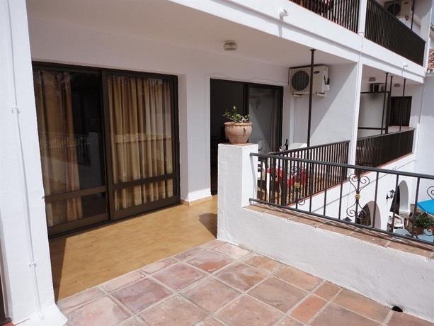Imagen de los exteriores del Apartamentos La Baranda, Torremolinos. Foto 9