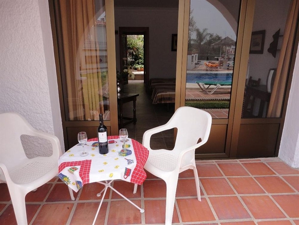 Imagen de los exteriores del Apartamentos La Baranda, Torremolinos. Foto 10