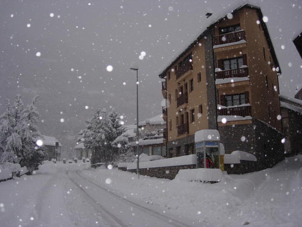 Imagen de los exteriores del Apartamentos La Bonaigua, Valencia D'aneu. Foto 10