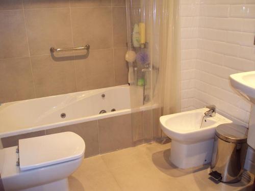 Imagen de la habitación del Apartamentos La Buganvilla. Foto 4