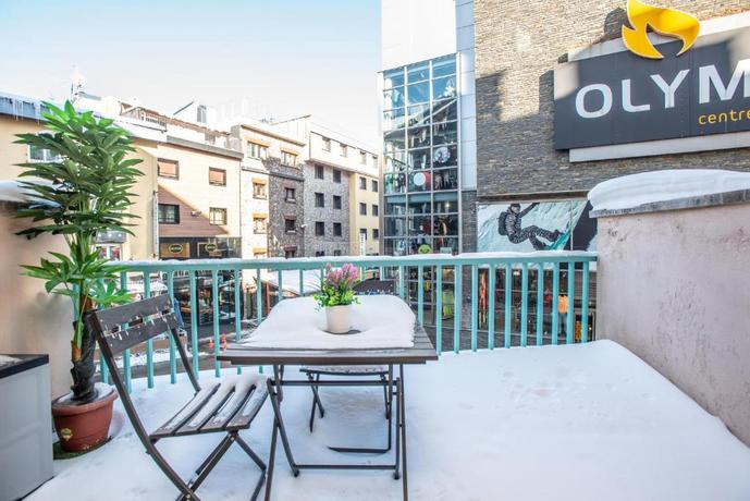 Imagen de los exteriores del Apartamentos La Cabaneta Mikka Sky 3000. Foto 2