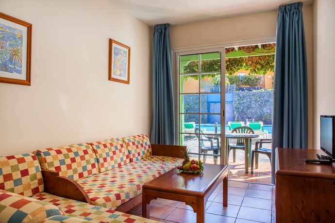 Imagen de los interiores del Apartamentos La Caleta. Foto 9