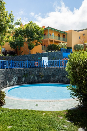 Imagen de la piscina del Apartamentos La Caleta. Foto 12