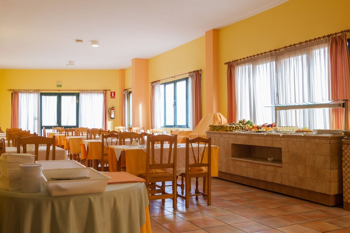 Imagen del bar/restaurante del Apartamentos La Caleta. Foto 4