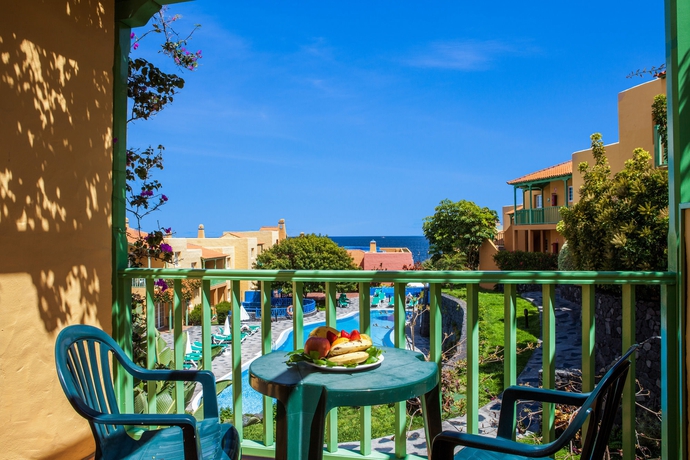 Imagen de la habitación del Apartamentos La Caleta. Foto 6