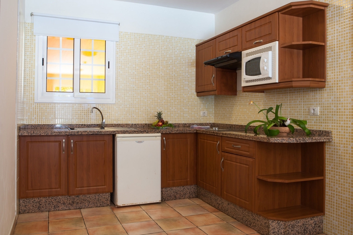 Imagen de la habitación del Apartamentos La Caleta. Foto 7